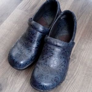 b.o.c. Women's, Peggy Clog Navy Tooled 11 M
